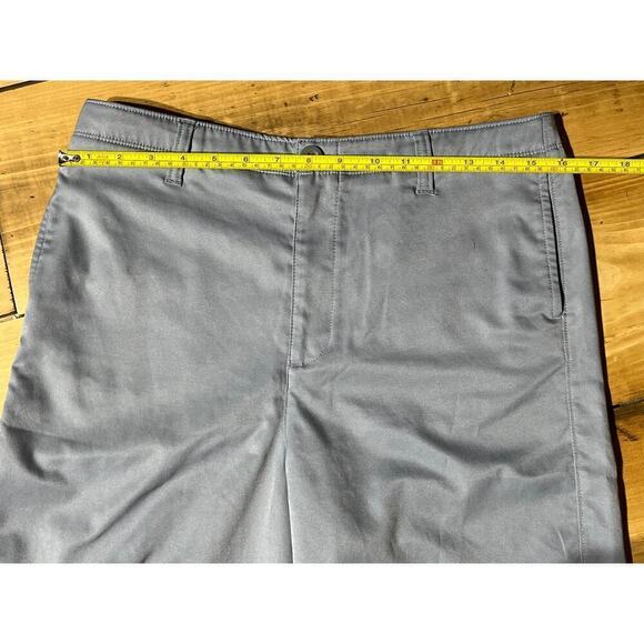 Under Armour Youth Boy Shorts. Flat Front. Grey. Performance. Golf. Size 20 - Picture 5 of 8